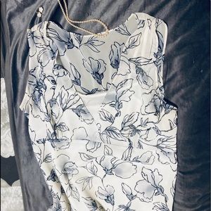 Super cute light Anne Taylor Loft top!